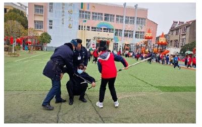安陆经济开发区中心幼儿园开展防恐防暴演练活动 