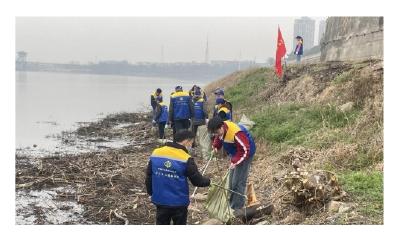 守护碧水清流 共建美丽安陆 ——安陆市河小禹志愿服务队开展学雷锋志愿服务活动