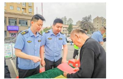 安陆市场监管局开展“共建文明城市 共享幸福生活”文明实践志愿服务活动