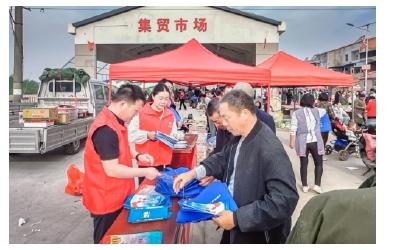 安陆市‌陈店乡开展“平安早市”法治宣传活动