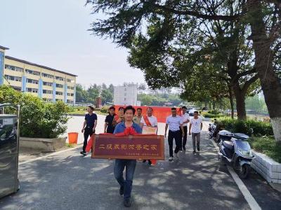喜报传佳音 荣誉催奋进 ——安陆市开展为立功受奖军人家庭送喜报活动