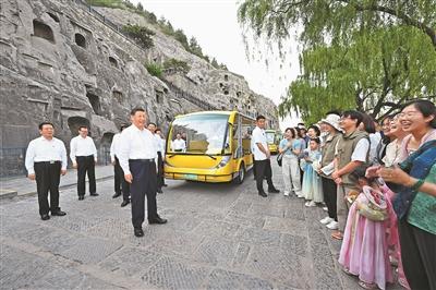 习近平在河南考察时强调  坚定信心推动高质量发展高效能治理 奋力谱写中原大地推进中国式现代化新篇章