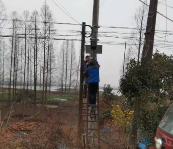 【里潭】糜湖村筹资22万元安装路灯390盏