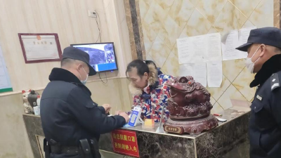 脉旺镇：夜间巡逻不断岗 只为百姓心里安