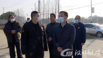 市领导检查督导春节前安全生产工作