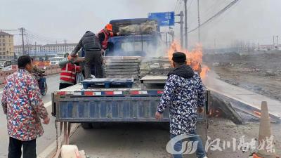 市发改局：突遇火情  巡查人员变身救火员