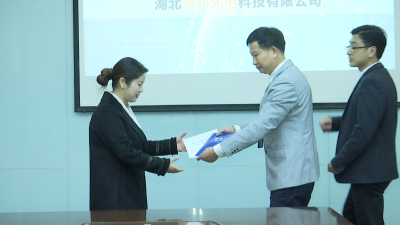 市住建局：办证不用来回跑 “首席服务官”为企业送证上门