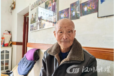 听94岁退伍老兵讲述为人民而战的故事