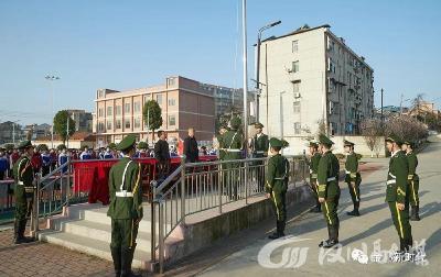 马口中学组织开展“学雷锋践行动”签名活动   