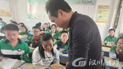 马口镇：向违规征订教辅材料举“红牌”