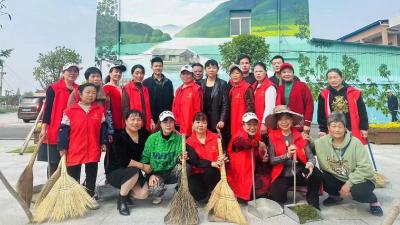 华严：清洁家园庆“五一” 志愿服务“升颜值”