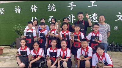 听统战故事 学陶艺制作