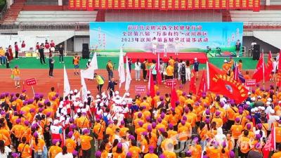 税收宣传“走”在路上