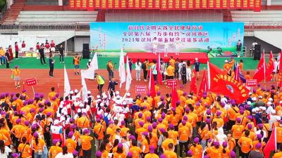 【视频】3000人汉江徒步 10公里大地飞歌