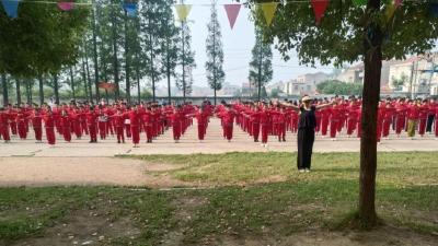 阳光课间操 我们看到了少年的风采和力量