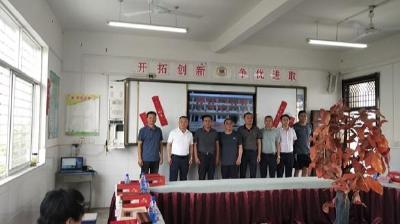 回首十八年 难忘红旗情