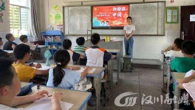 红旗飘扬爱国情 不忘初心砥砺行