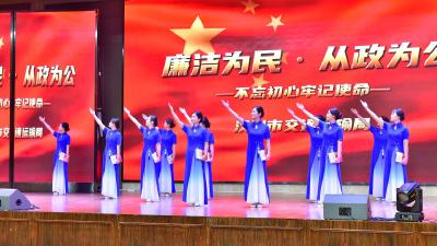 “坚持做清廉家庭的守护者、监督者、传承者”