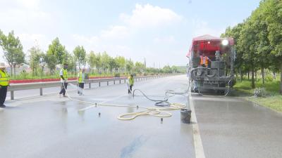 【视频】养护提质 我市5条道路同时“升级”