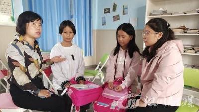 “爱心妈妈”送关爱 真心扶助伴成长