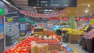 【视频】打好线上线下组合拳 市民“双节”购物热情高