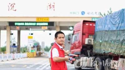 湖北交投红马甲扎实做好兄弟县市汉江桥维修交通分流工作