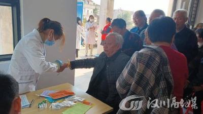 守护夕阳：西江乡开展健康义诊爱老志愿服务活动
