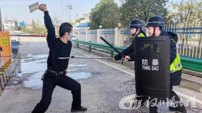 收费站有“歹徒抢劫”？原来……