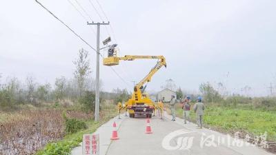 【视频】国网汉川市供电公司：55盏新路灯照亮“幸福路”