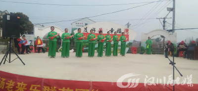 留守老人组团出道 文艺汇演相当热闹！