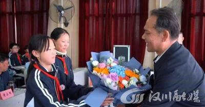 中国科学院院士周又和向汉川捐赠珍贵档案