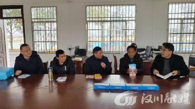 新春下基层，慰问普法两不误