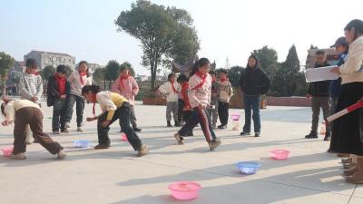 回龙中心小学举行学生趣味运动会