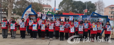 马口镇：41名龙的传人同画41条龙