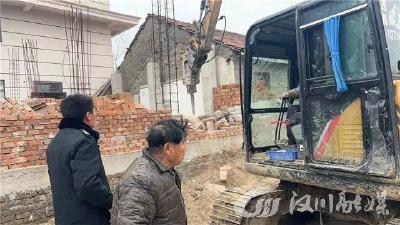 打击违建“零容忍” 分水镇夹河村一违法建筑被依法拆除