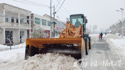 中洲农场乡贤助力清雪保障行动