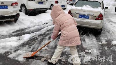 巾帼不畏风雪，也能撑起保交护路半边天