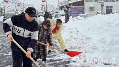 迎“寒”而上，扫雪铲冰我们在行动