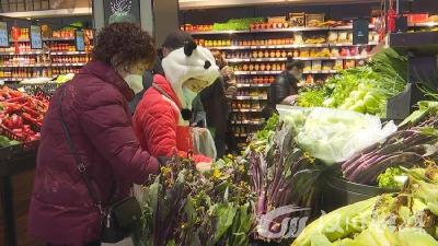 【视频】迎风雪保供应 市民“菜篮子”“米袋子”量足价稳