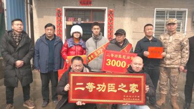 【视频】喜报送到家 我市两名现役军人荣立二等功