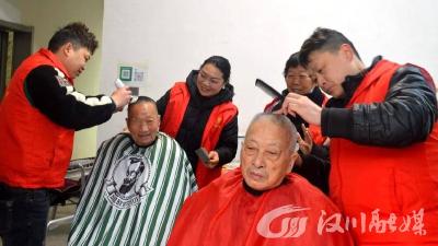 一把“雷锋剪”，让幸福从“头”开始