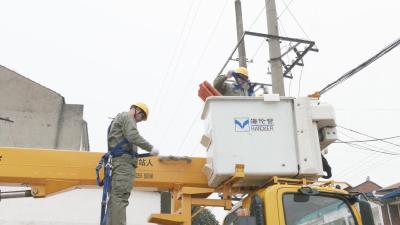 【视频】带电接火 国网汉川市供电公司打响“复工第一枪”