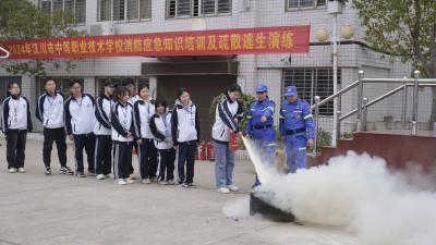 现场灭火，这堂别开生面的消防应急课有点意思