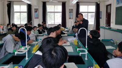 西江中学积极开展理化生实验教学活动