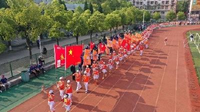 【视频】10公里徒步 因他们更精彩