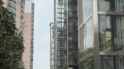 老旧小区加装电梯 居民幸福感稳稳“上升”