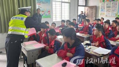交警进学校，共赴一场“安全”的约定