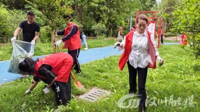 中洲农场松林社区开展“迎五一 大扫除”志愿服务活动