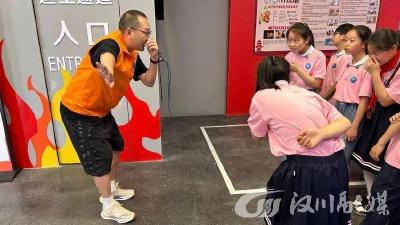 城隍镇多部门联合开展防灾减灾活动