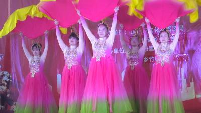 【视频】里潭乡：文艺下乡乐万家 乡村振兴添活力  